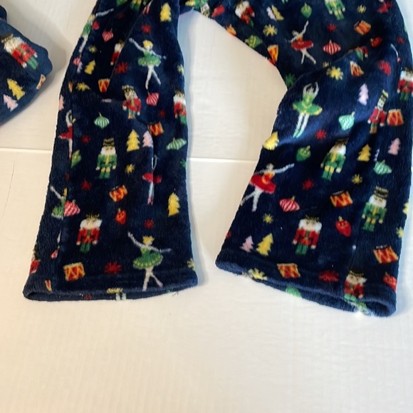 Soft & Cozy Nutcracker 2 piece lounge/ pajama set child size 8-10 - Picture 17 of 17